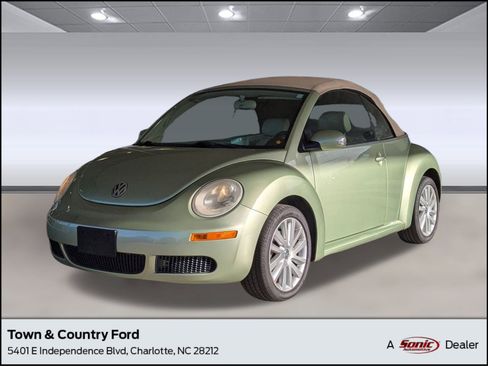 Used 2008 Volkswagen Beetle SE image 1