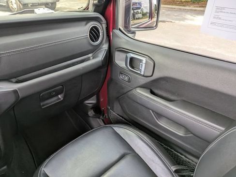 Used 2022 Jeep Wrangler Unlimited Sahara w/ Cold Weather Group AWD/4WD image 16