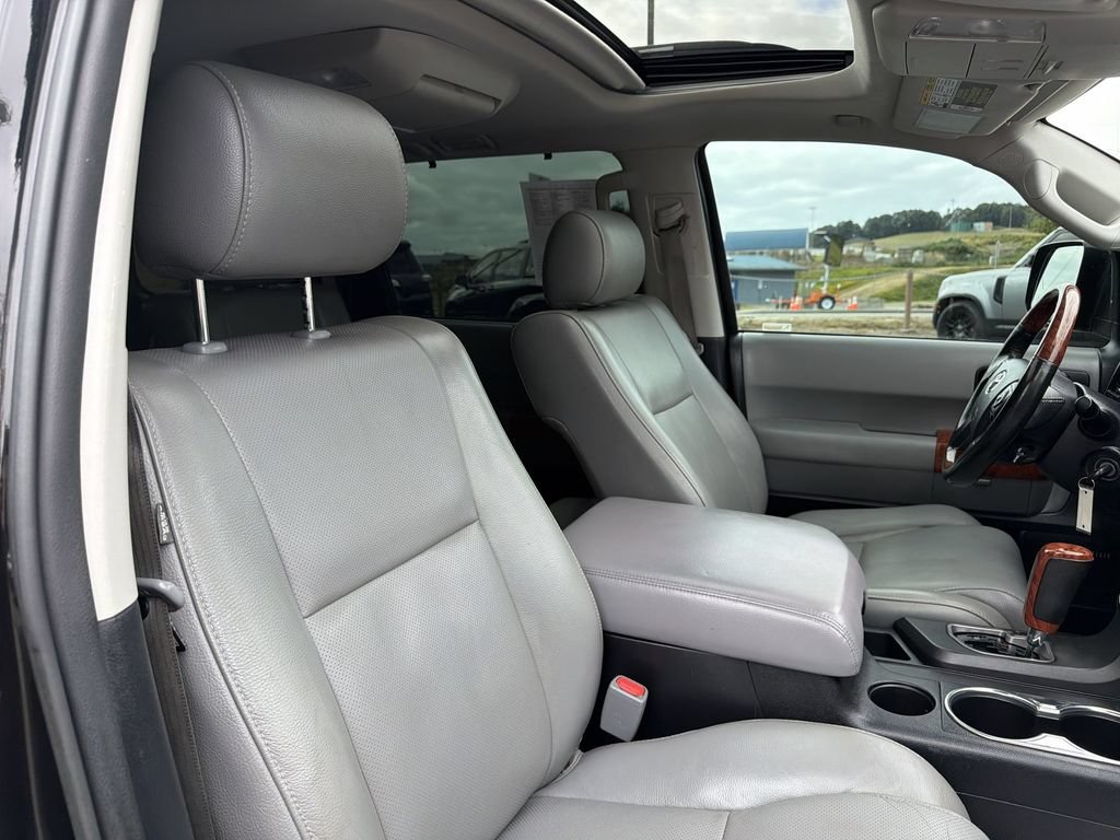 Used 2019 Toyota Sequoia Platinum AWD/4WD image 29