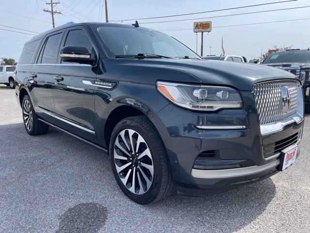 Used 2024 Lincoln Navigator L Reserve AWD/4WD image 3