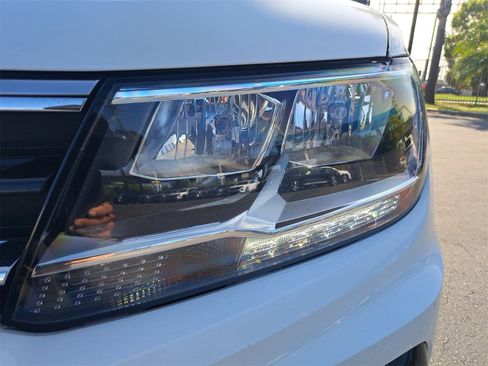 Used 2021 Volkswagen Tiguan SE R-Line image 32