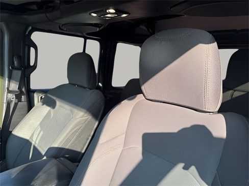 Used 2022 Jeep Wrangler Unlimited Sport w/ Technology Group image 8