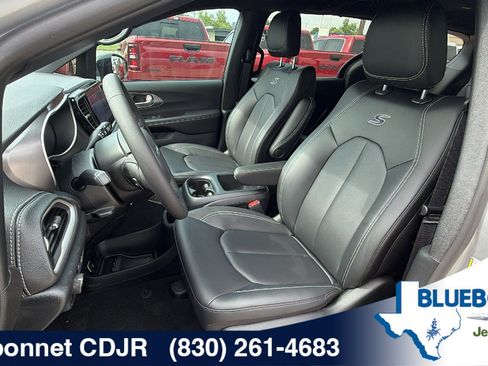 New 2026 Chrysler Pacifica Select w/ S Appearance Package FWD image 13