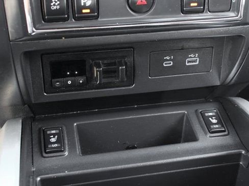 Used 2023 Nissan Titan SV w/ SV Convenience Package image 30