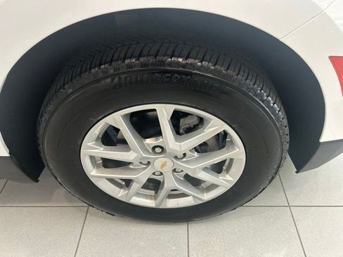 Used 2024 Chevrolet Equinox LS w/ LS Convenience Package AWD/4WD image 2