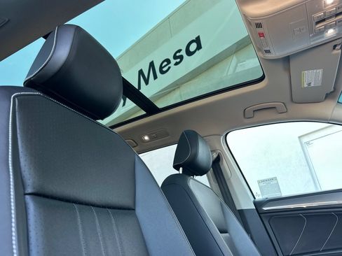 Used 2022 Volkswagen Tiguan SE w/ Panoramic Sunroof Package FWD image 18