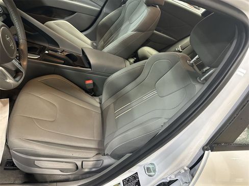 Certified 2025 Hyundai Elantra Sport image 13