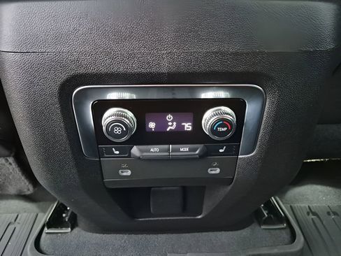 Used 2023 GMC Yukon SLT w/ SLT Premium Package image 19