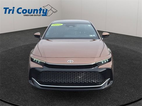 Used 2025 Toyota Crown Limited image 2