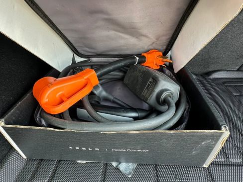 Used 2022 Tesla Model Y Long Range image 11