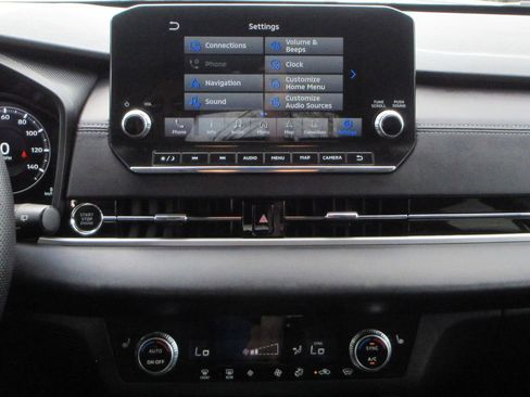 Used 2024 Mitsubishi Outlander SE image 14