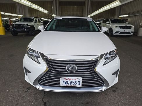 Used 2017 Lexus ES 350 w/ Accessory Package FWD image 2