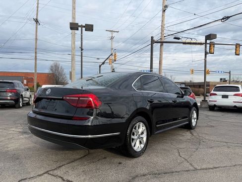 Used 2017 Volkswagen Passat 1.8T S image 3