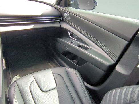 Certified 2024 Hyundai Elantra Limited image 22