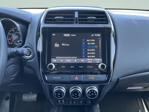 Used 2025 Mitsubishi Outlander Sport SE AWD/4WD image 27