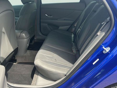 Used 2025 Hyundai Elantra SEL FWD image 19
