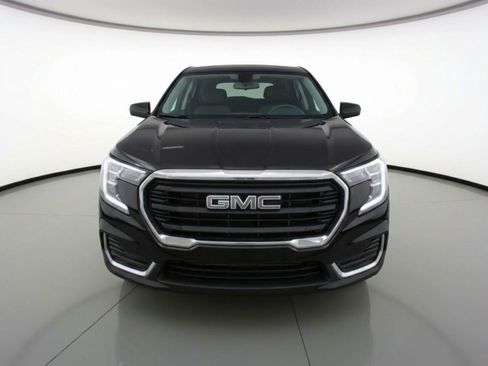 Used 2024 GMC Terrain SLE FWD image 2