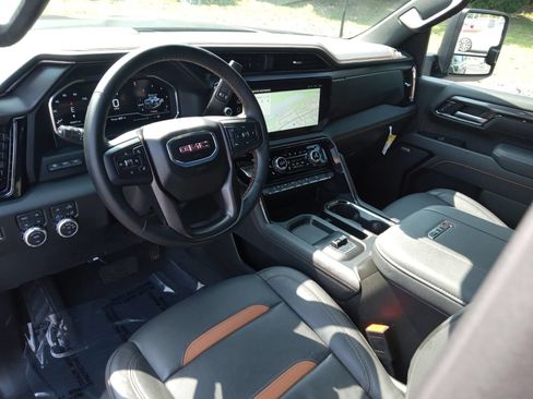 Used 2025 GMC Sierra 2500 AT4 w/ AT4 Premium Plus Package AWD/4WD image 14