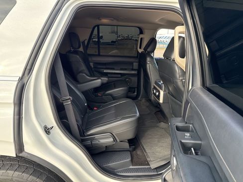 Used 2022 Ford Expedition XLT image 12
