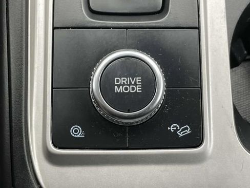 Used 2022 Ford Explorer XLT image 32