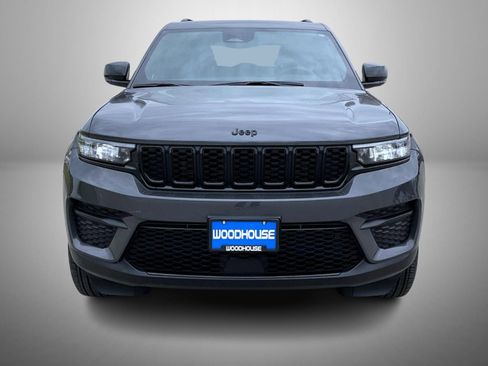 Used 2024 Jeep Grand Cherokee Altitude AWD/4WD image 2
