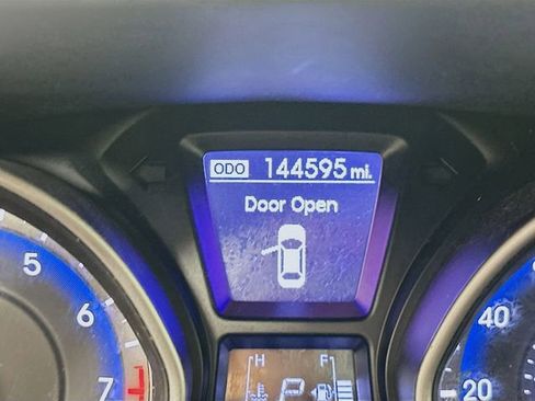 Used 2013 Hyundai Elantra GT w/ Style Pkg image 12