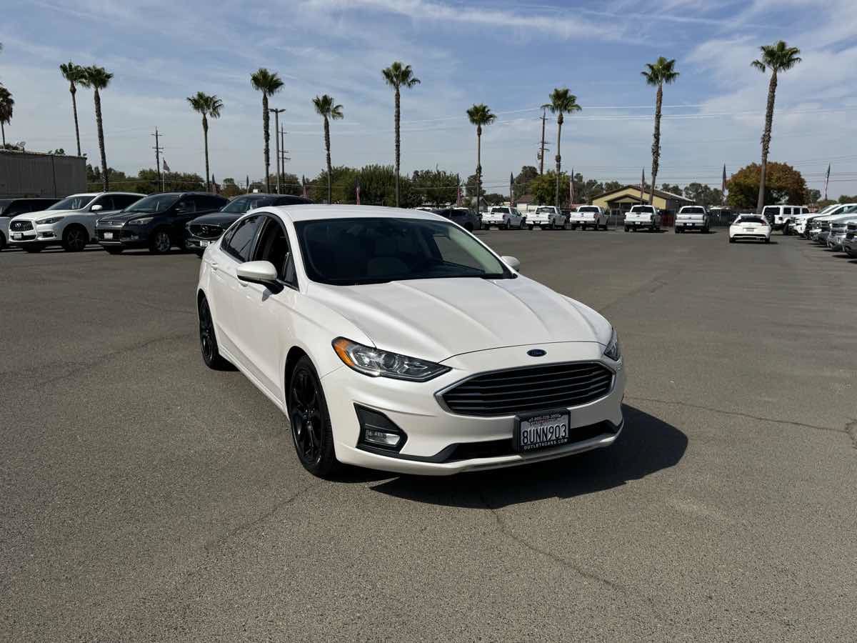 Used 2020 Ford Fusion SE w/ Equipment Group 151A FWD image 3
