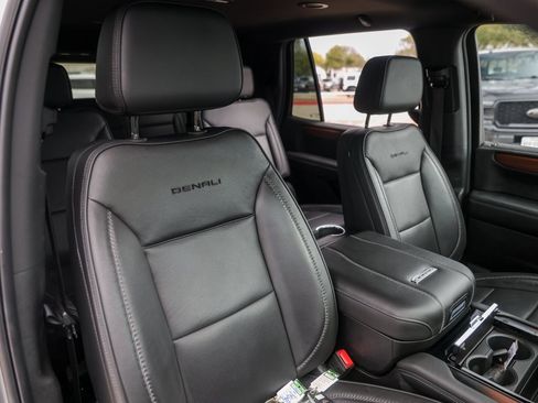 Used 2025 GMC Yukon Denali image 32