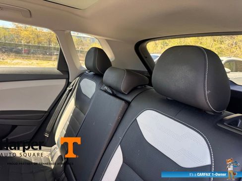 Used 2025 Volkswagen Taos SEL w/ Black Wheel Plus Package image 9