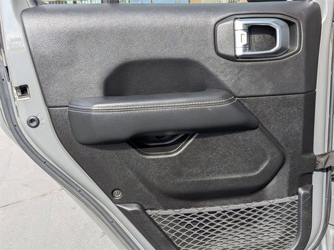 Used 2023 Jeep Wrangler Unlimited Sahara image 24