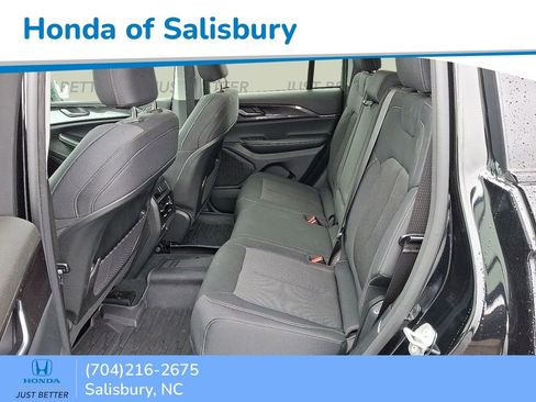 Used 2023 Jeep Grand Cherokee Laredo w/ Luxury Tech Group I image 8