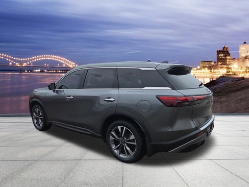 Used 2023 INFINITI QX60 Luxe w/ Vision Package FWD image 3