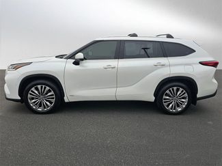 Used 2022 Toyota Highlander Platinum video 2