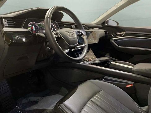 Used 2024 Audi Q8 e-tron Premium Plus w/ Premium Plus Package image 17