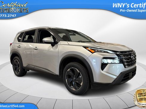 Used 2025 Nissan Rogue SV image 3