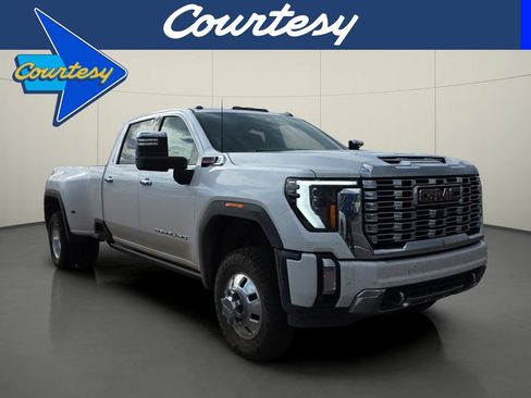Used 2024 GMC Sierra 3500 Denali w/ Denali Reserve Package AWD/4WD image 1