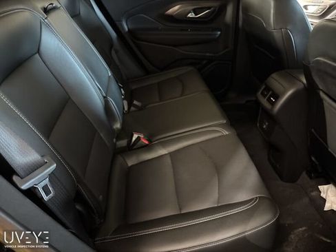 Used 2024 GMC Terrain SLT AWD/4WD image 18