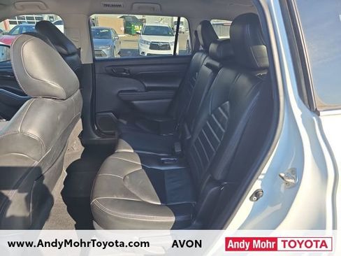Used 2020 Toyota Highlander LE image 10
