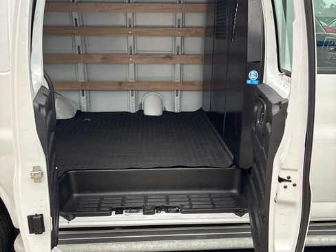 Used 2025 GMC Savana 2500 w/ Driver Convenience Package RWD image 9