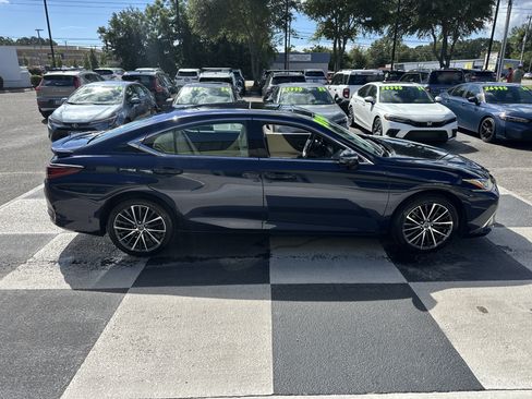 Used 2022 Lexus ES 250 w/ Premium Package AWD/4WD image 4