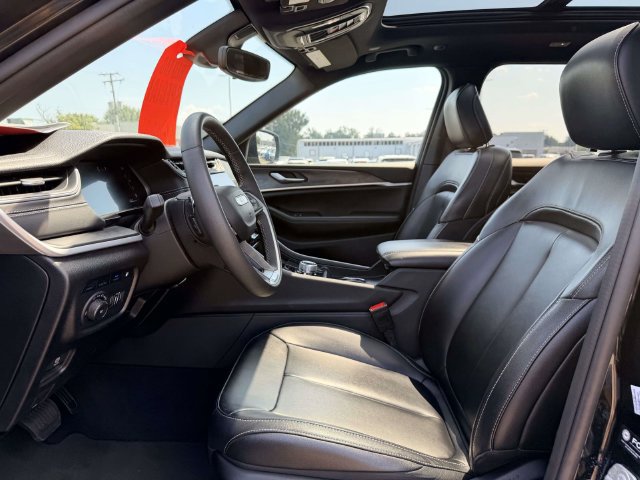 Used 2024 Jeep Grand Cherokee Limited 4xe AWD/4WD image 16