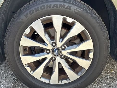 Used 2017 Subaru Outback 3.6R Touring AWD/4WD image 12
