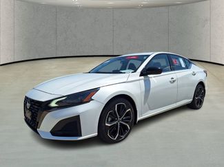 Used 2023 Nissan Altima 2.5 SR w/ SR Premium Package video 1