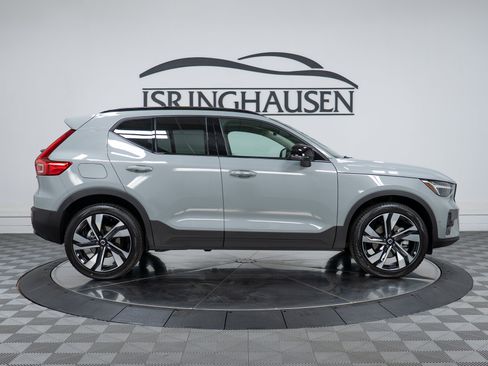 New 2026 Volvo XC40 B5 Plus w/ Climate Package AWD/4WD image 4