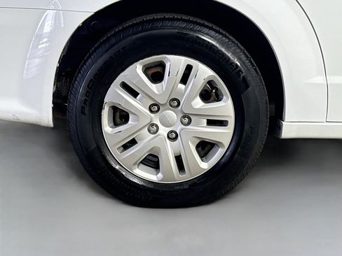 Used 2019 Dodge Grand Caravan SE image 31