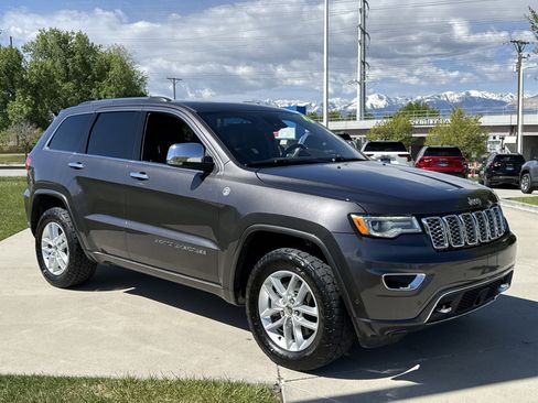 Used 2017 Jeep Grand Cherokee Overland w/ Jeep Active Safety Group AWD/4WD image 5