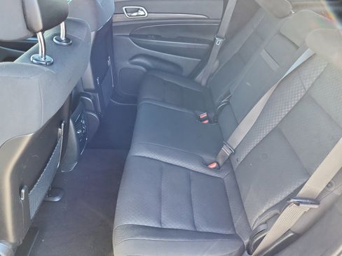 Used 2021 Jeep Grand Cherokee Laredo image 23