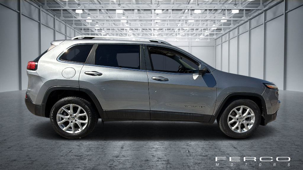 Used 2017 Jeep Cherokee Latitude w/ Comfort & Sound Group FWD image 6