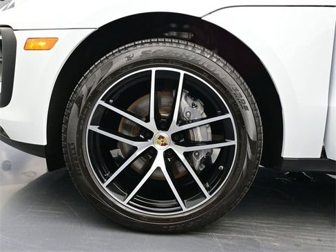 Used 2025 Porsche Macan image 6