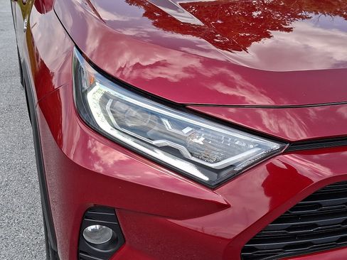 Used 2021 Toyota RAV4 XLE w/ Convenience Package AWD/4WD image 10